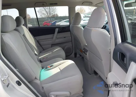 2010 Toyota Highlander Base V6 из США, поврежденный, VIN 5TDZK3EH9AS013149